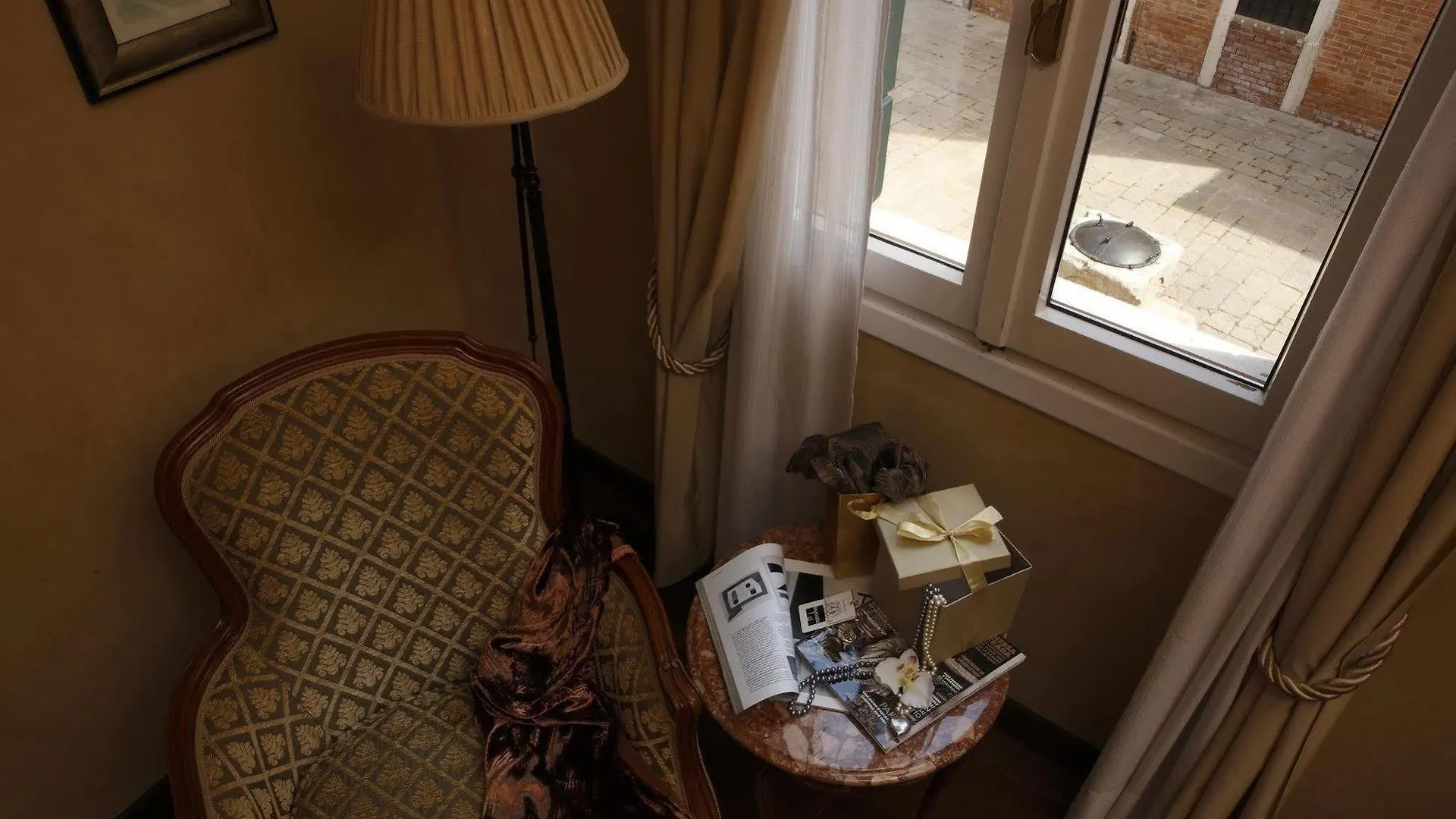 Hotel Bisanzio Венеция 4*,