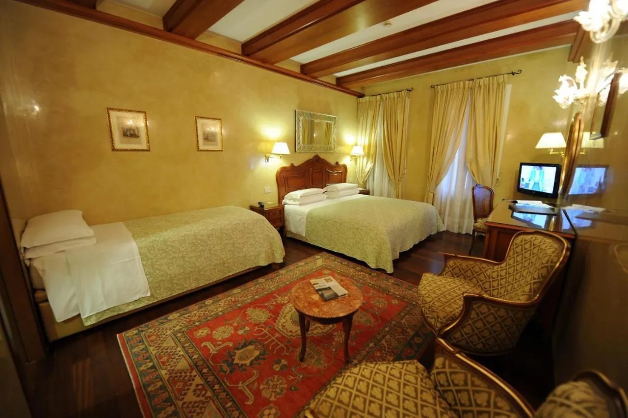 Hotel Bisanzio Венеция 4*,